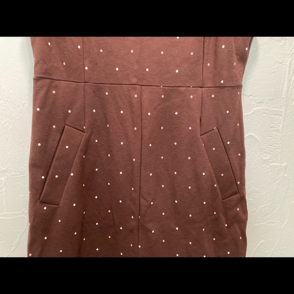 Lands End-it has pockets 
10P
Brown w white/tan polka dots - Picture 4 of 4